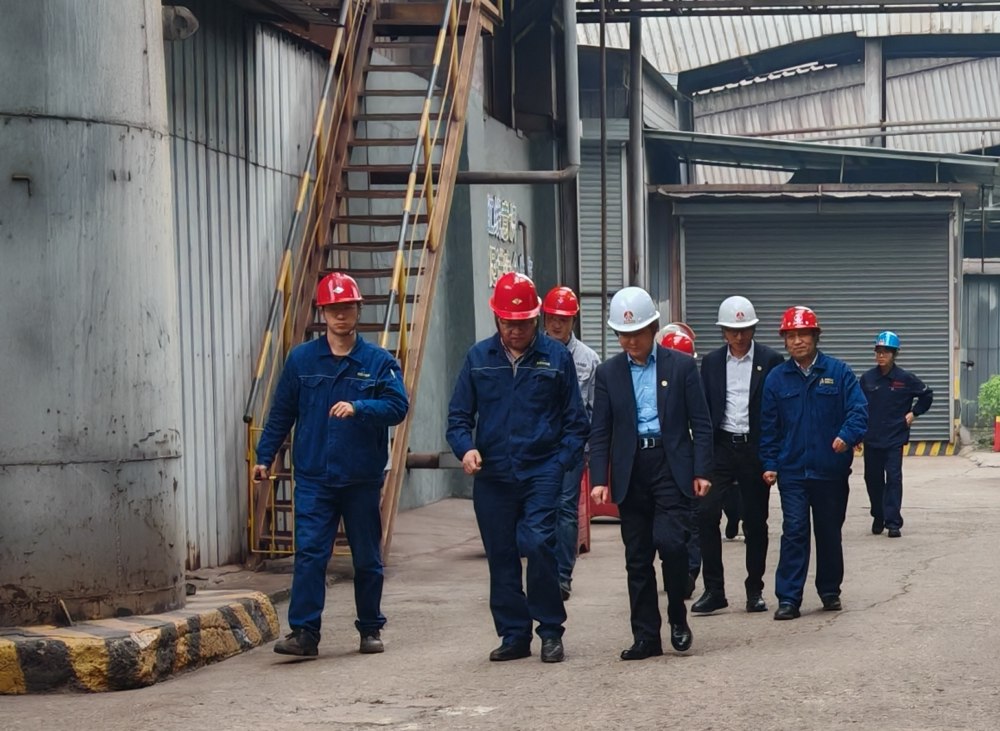 陜煤灃京新型能源科技有限公司董事長楊剛深入漢中分公司項(xiàng)目一線調(diào)研指導(dǎo)工作